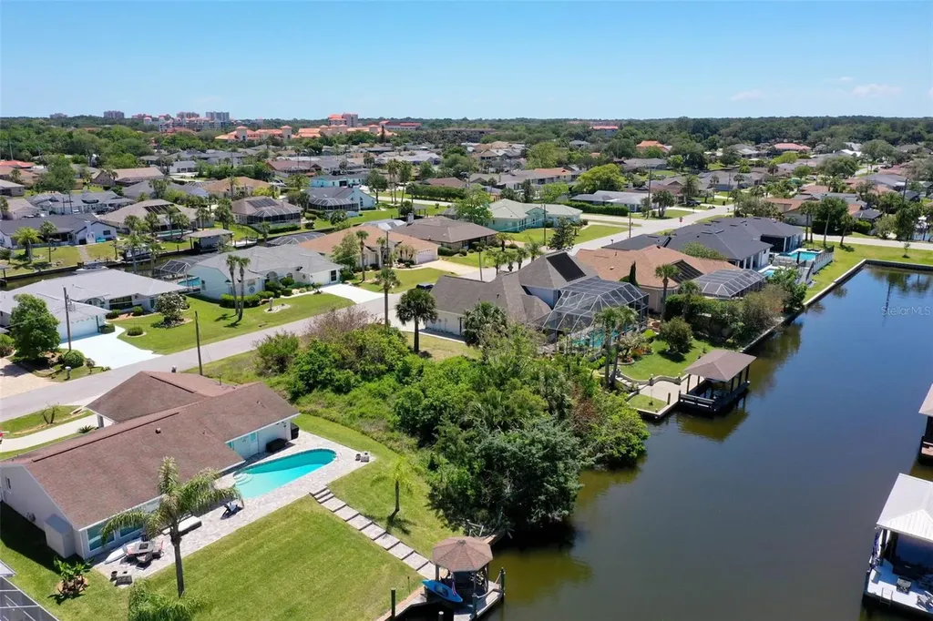 17 Claridge Court N Palm Coast FL 32137