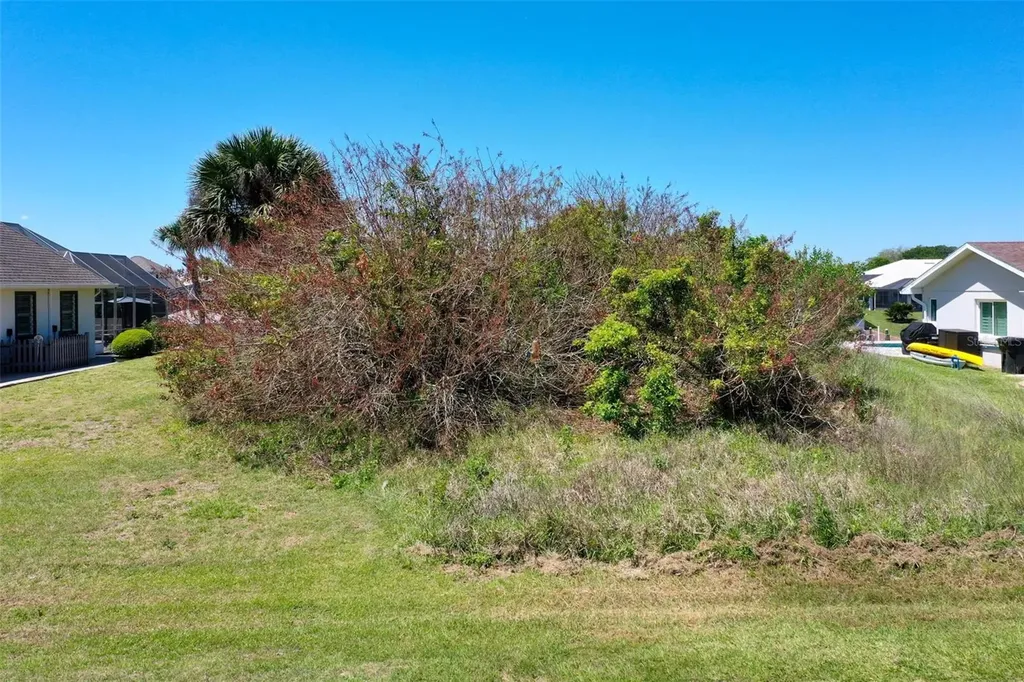 17 Claridge Court N Palm Coast FL 32137
