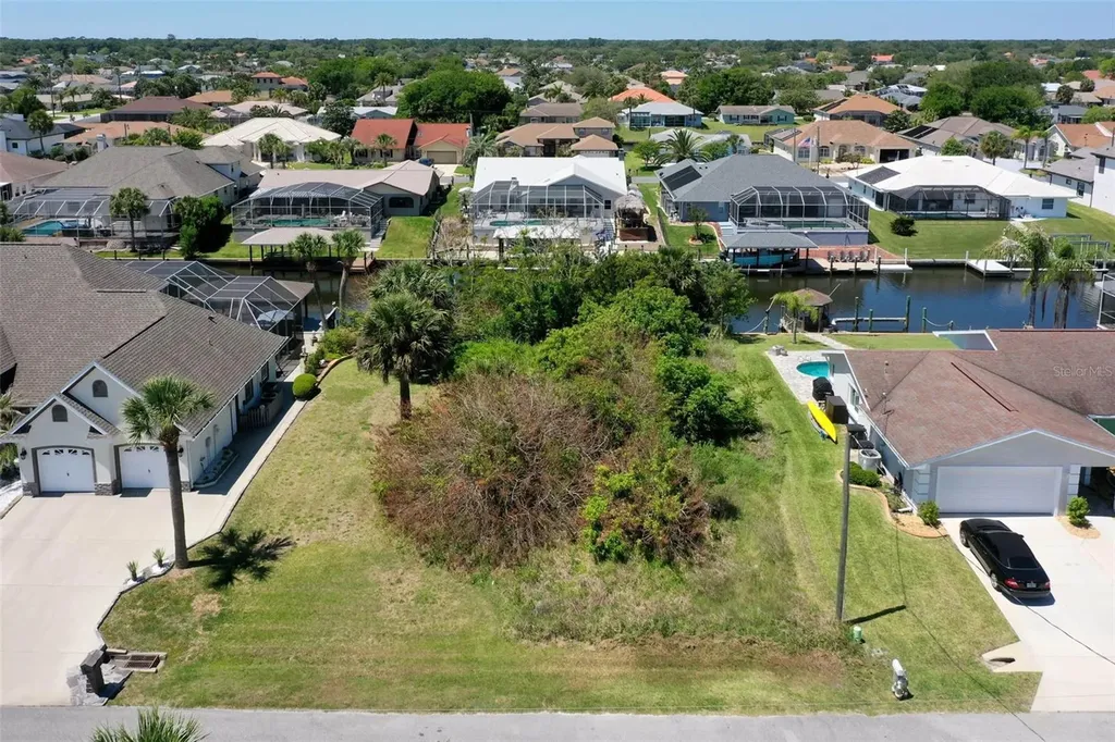 17 Claridge Court N Palm Coast FL 32137
