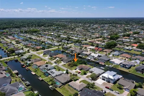 17 Claridge Court N Palm Coast FL 32137