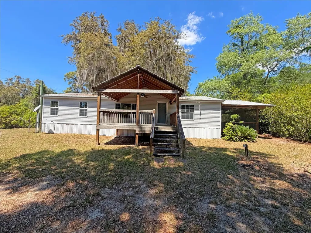120 Peach Hawthorne FL 32640