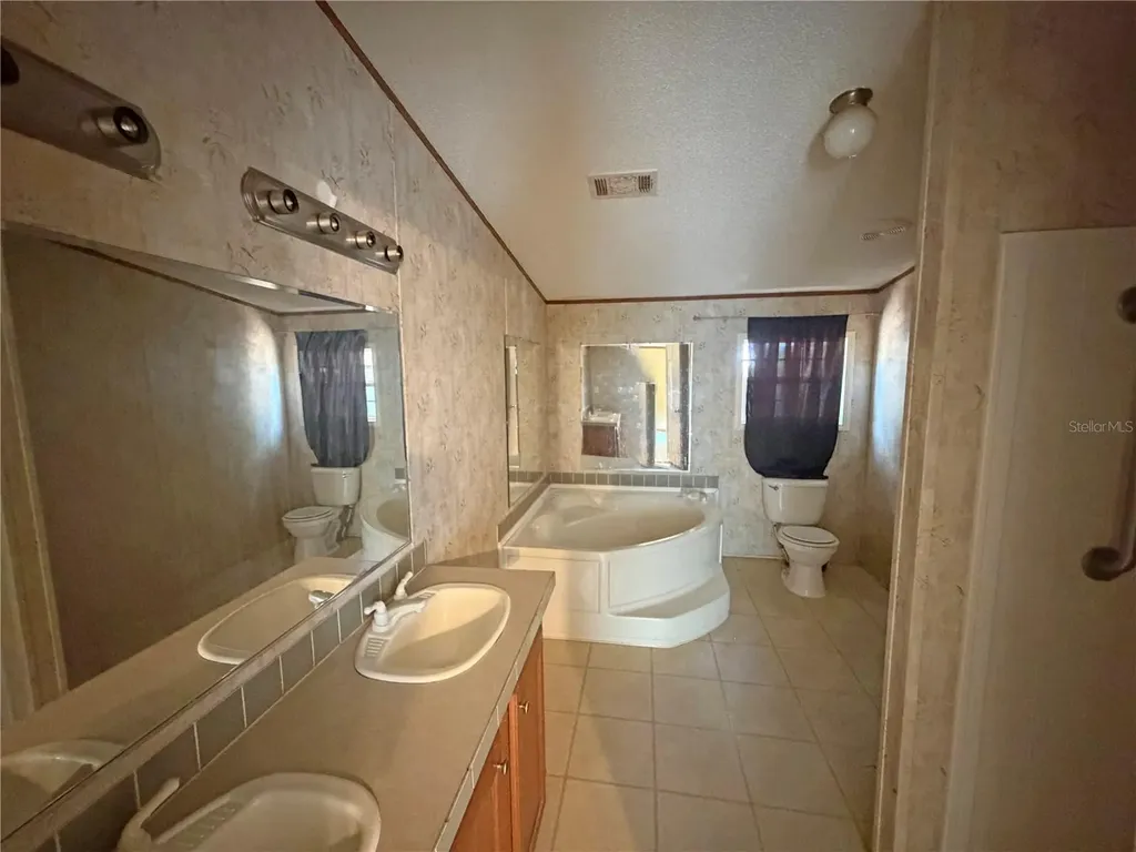 120 Peach Hawthorne FL 32640