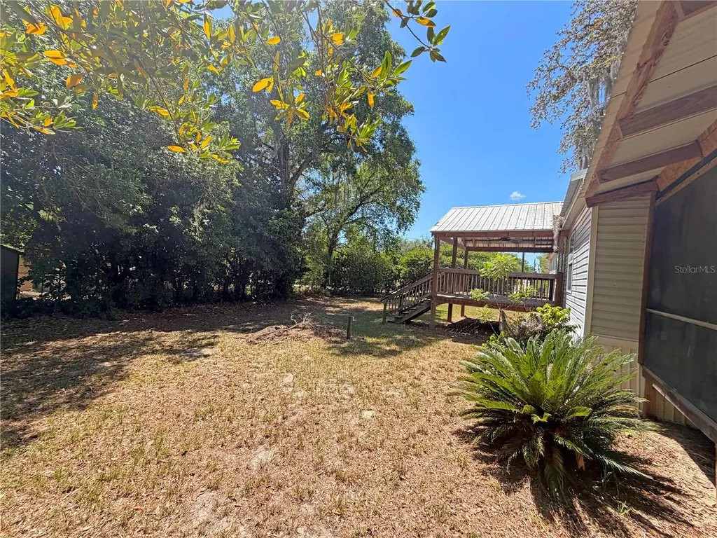 120 Peach Hawthorne FL 32640