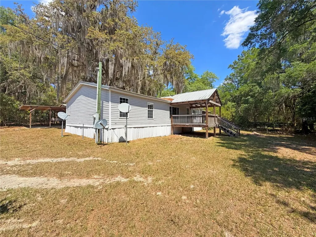 120 Peach Hawthorne FL 32640