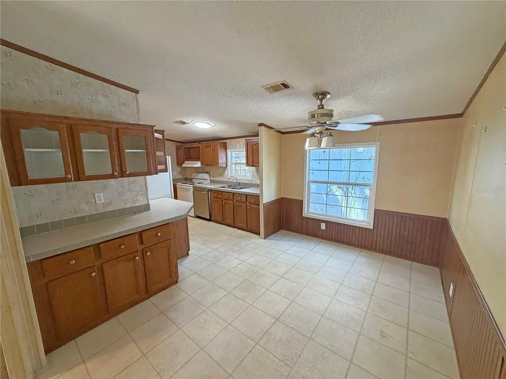 120 Peach Hawthorne FL 32640