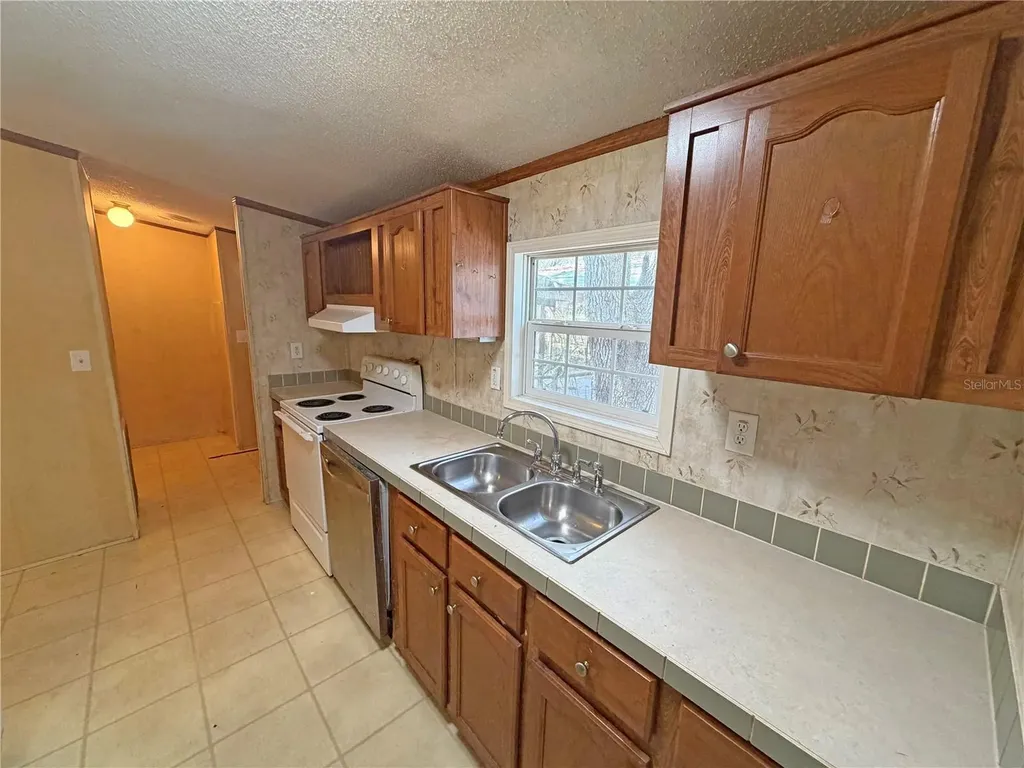 120 Peach Hawthorne FL 32640
