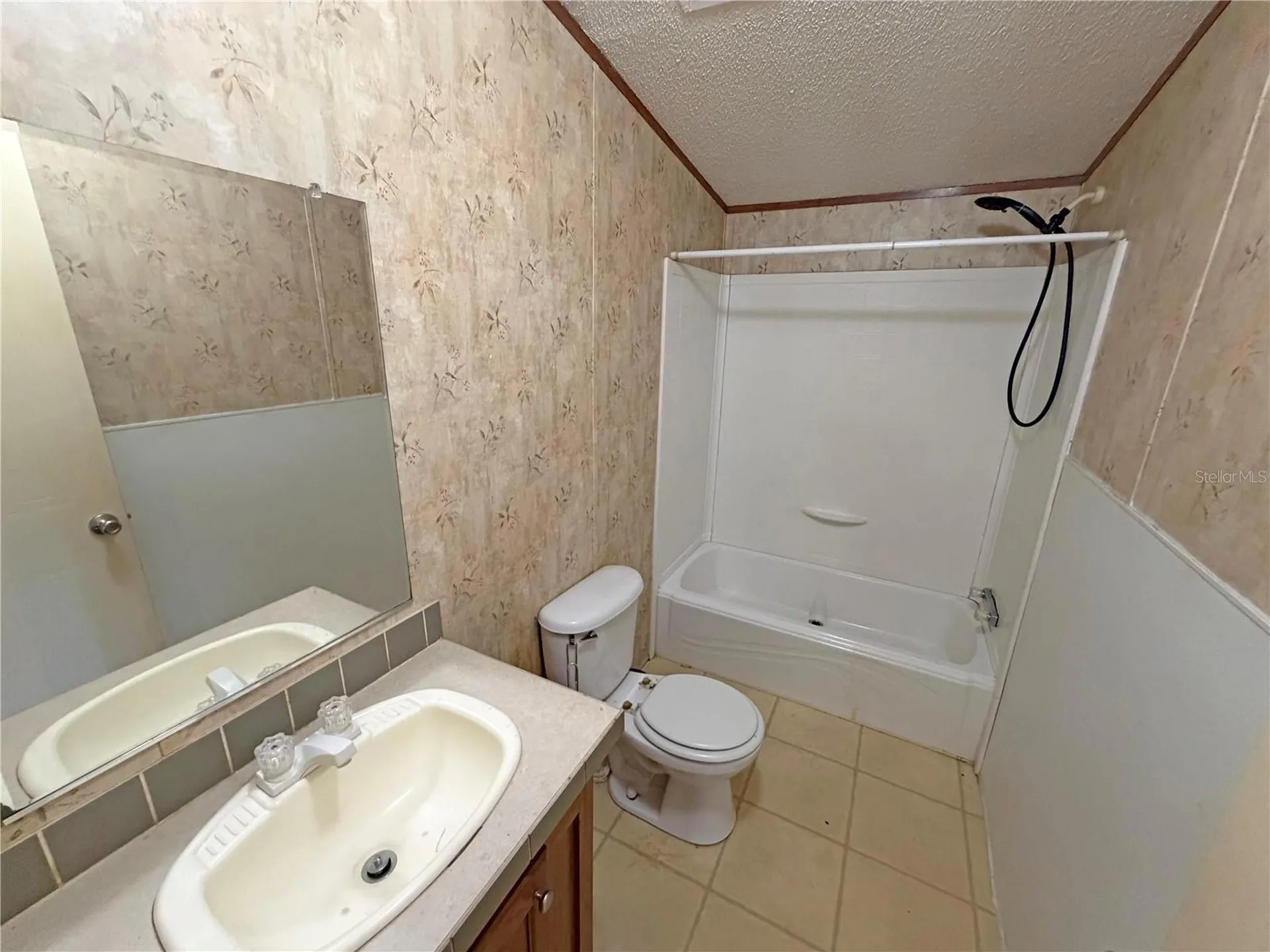 120 Peach Hawthorne FL 32640