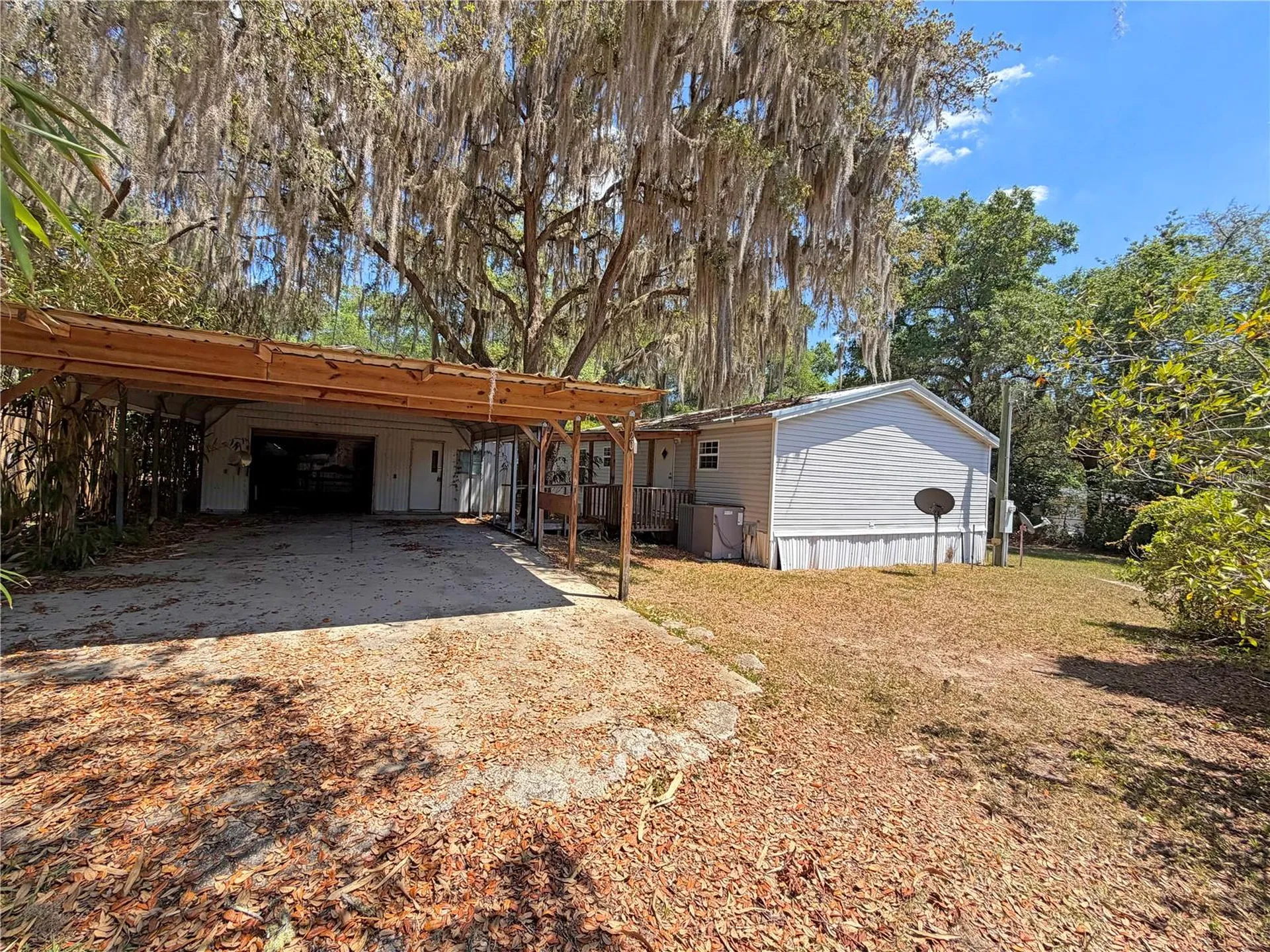 120 Peach Hawthorne FL 32640
