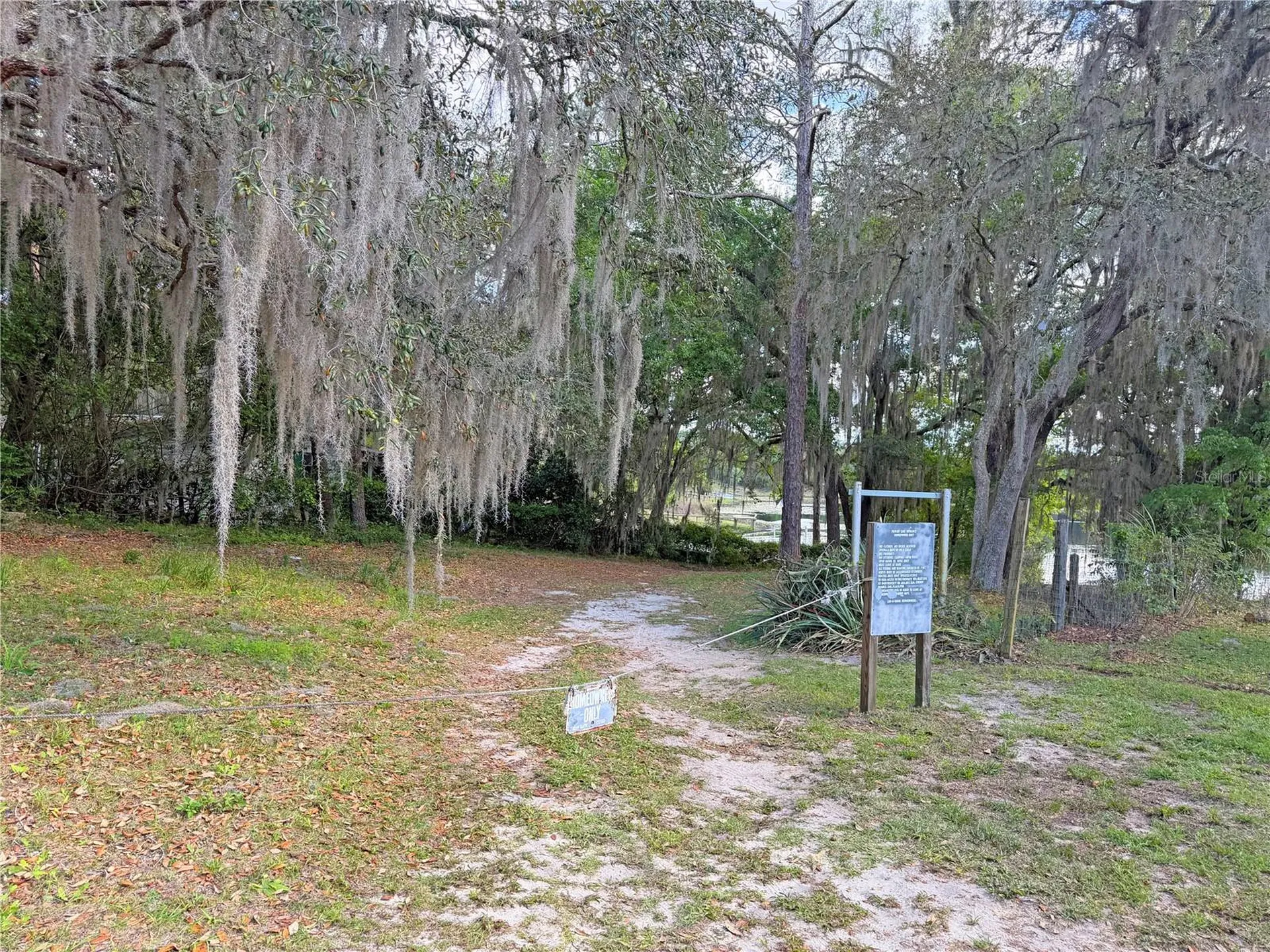 120 Peach Hawthorne FL 32640