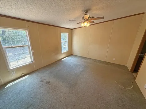 120 Peach Hawthorne FL 32640