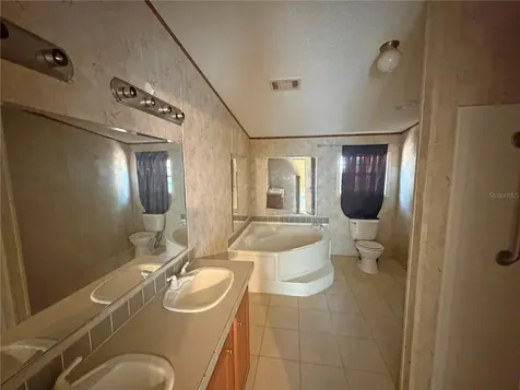 120 Peach Hawthorne FL 32640