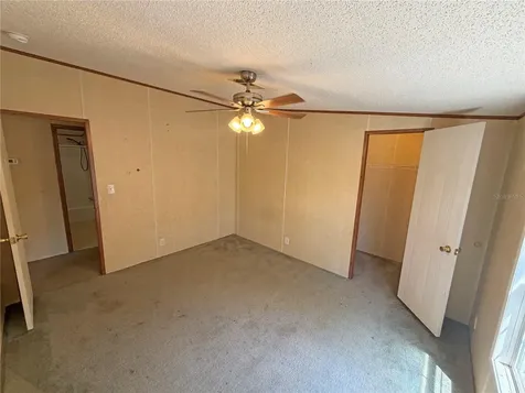 120 Peach Hawthorne FL 32640