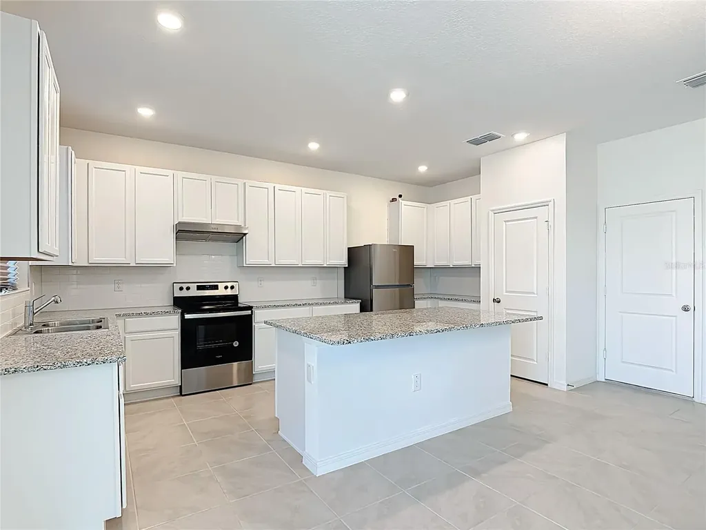 795 Overpool Avenue Davenport FL 33896