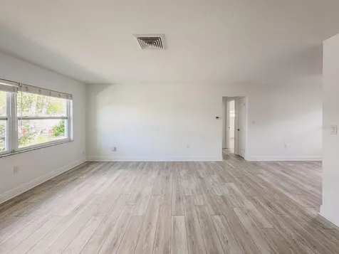 11295 1st Street E Treasure Island FL 33706