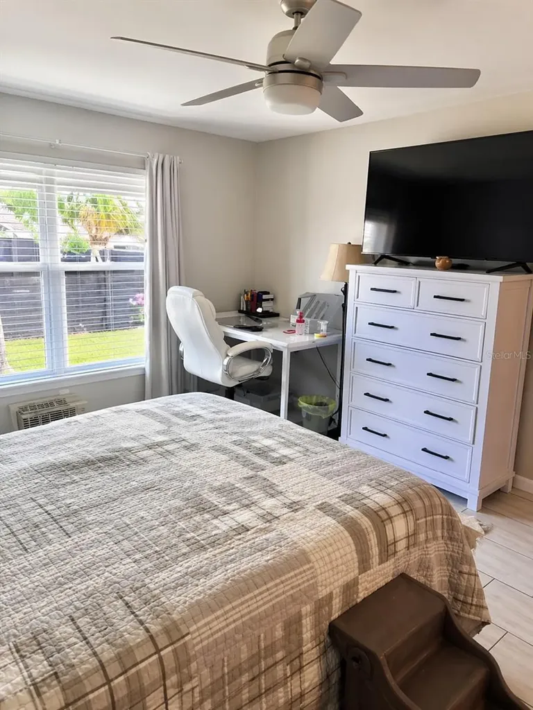 2123 NE 6th Avenue Cape Coral FL 33909