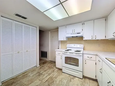 9811 Woodstock Lane Port Richey FL 34668