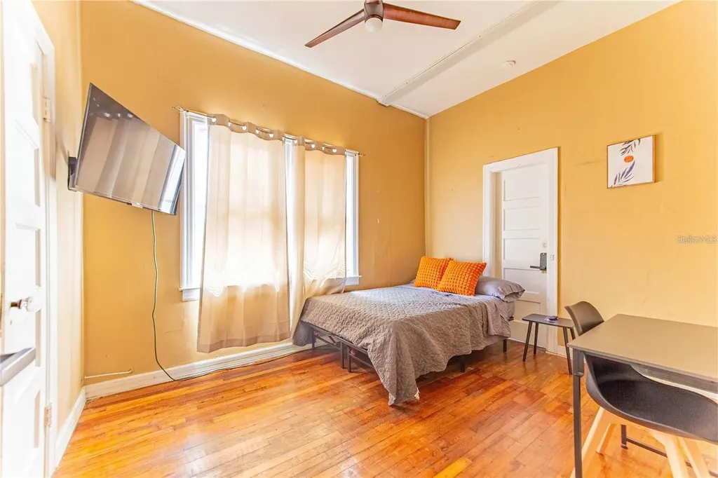 3321 W Woodlawn Avenue Tampa FL 33607