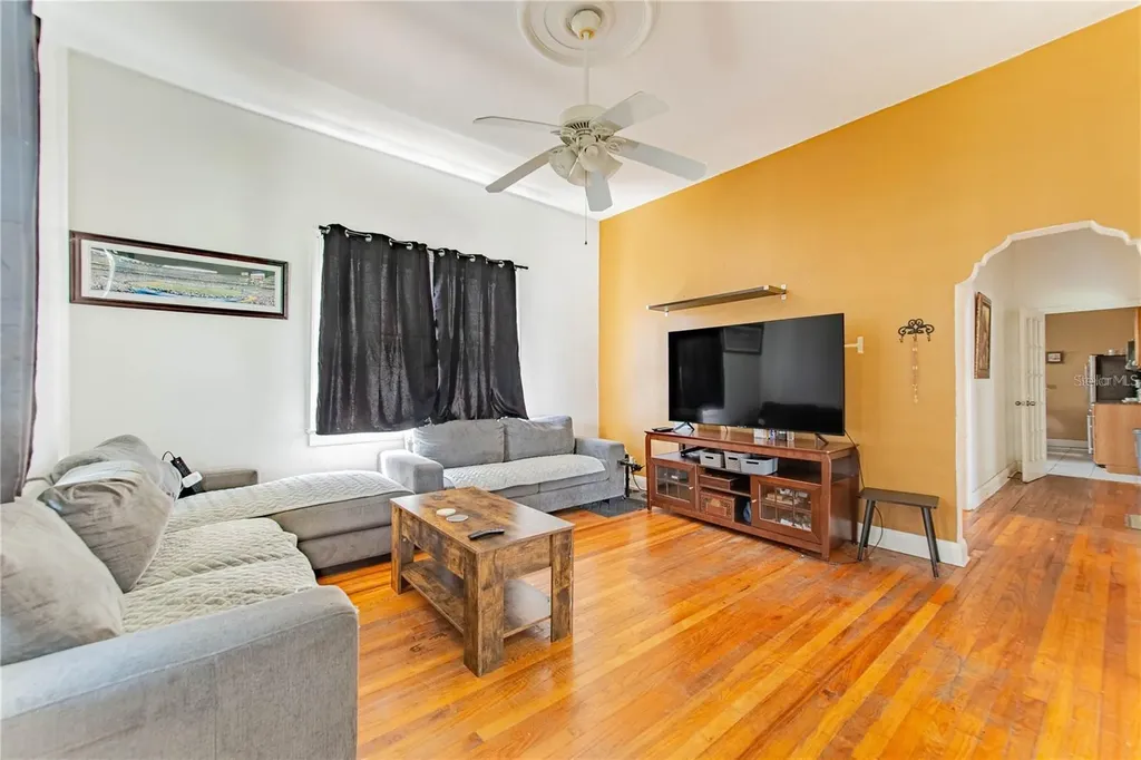 3321 W Woodlawn Avenue Tampa FL 33607