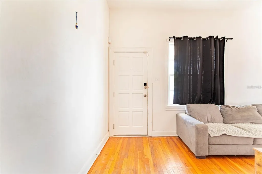 3321 W Woodlawn Avenue Tampa FL 33607