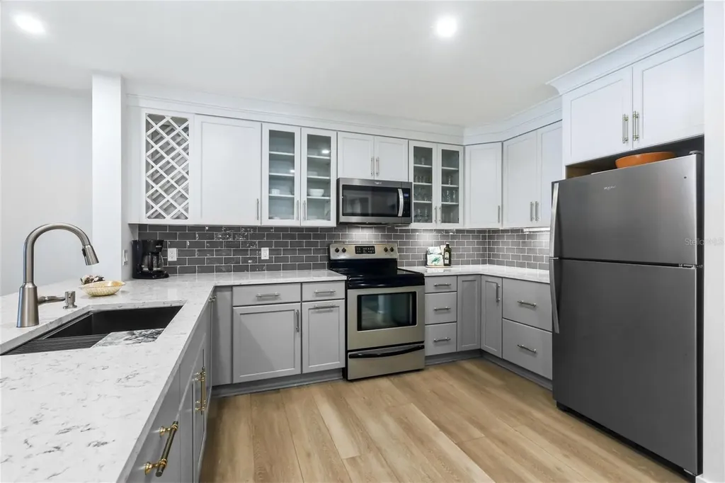 2100 Benjamin Franklin Drive Sarasota FL 34236
