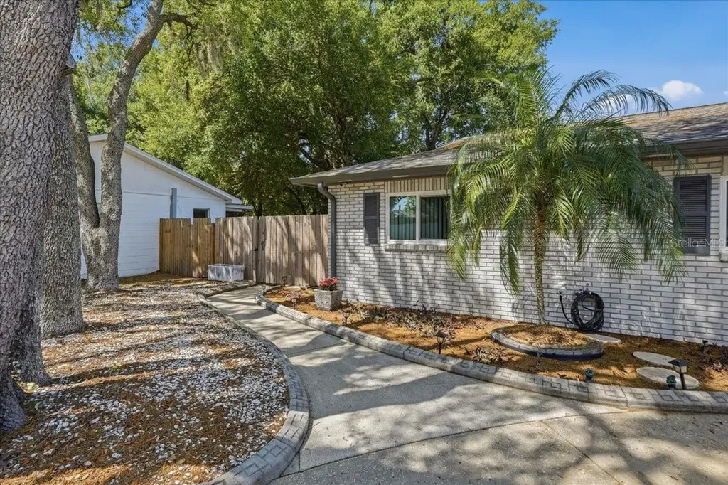 3809 Parkside Drive Valrico FL 33594