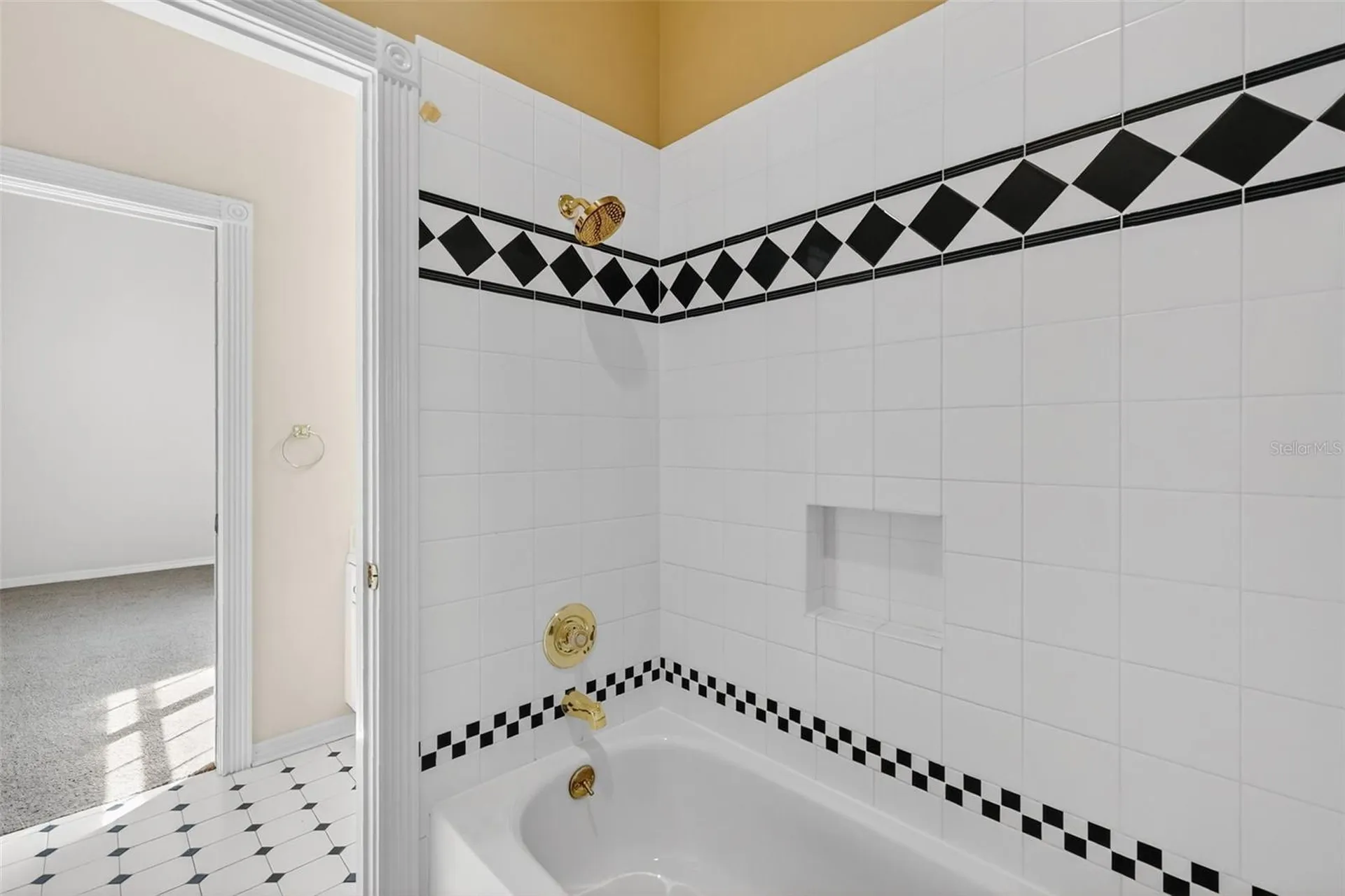 1741 Edgewater Drive Mount Dora FL 32757