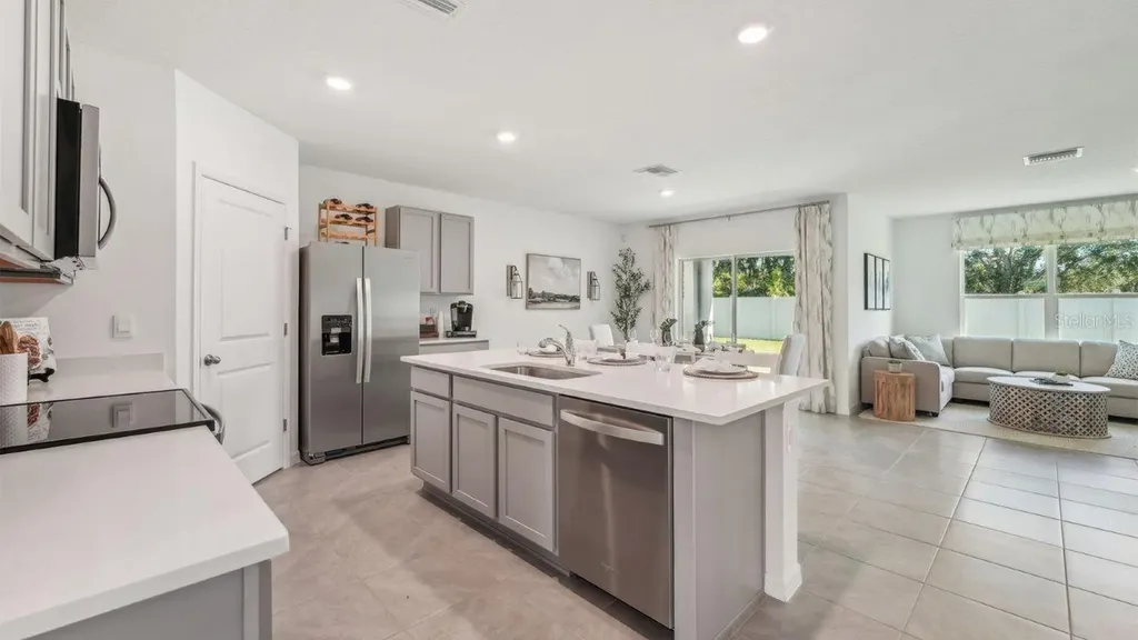 8473 Wheat Stone Drive Zephyrhills FL 33540