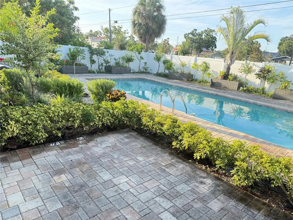 440 50th Avenue N St Petersburg FL 33703