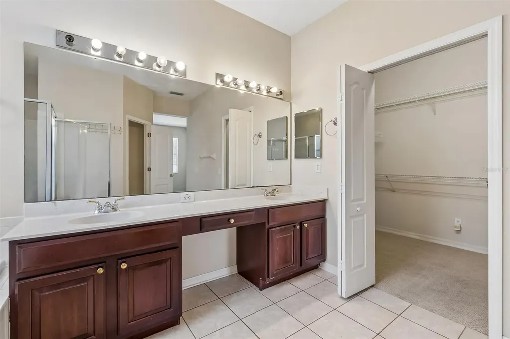 4789 Whispering Wind Avenue Tampa FL 33614