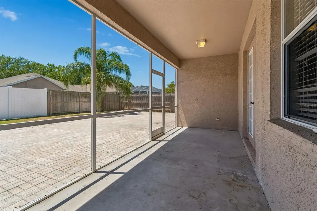4789 Whispering Wind Avenue Tampa FL 33614