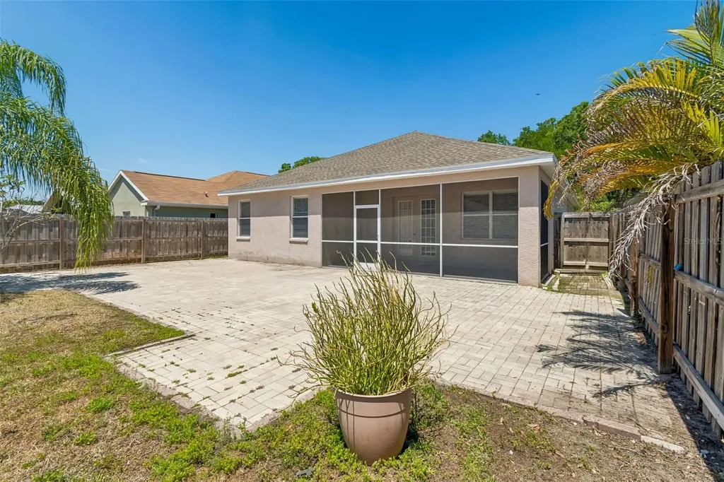 4789 Whispering Wind Avenue Tampa FL 33614