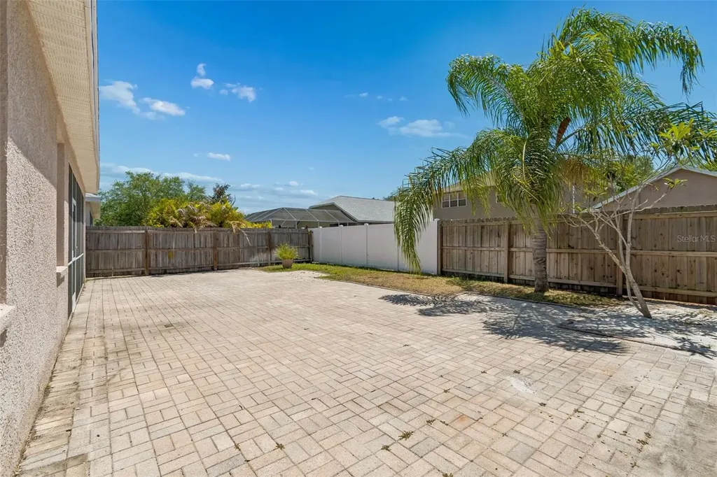 4789 Whispering Wind Avenue Tampa FL 33614