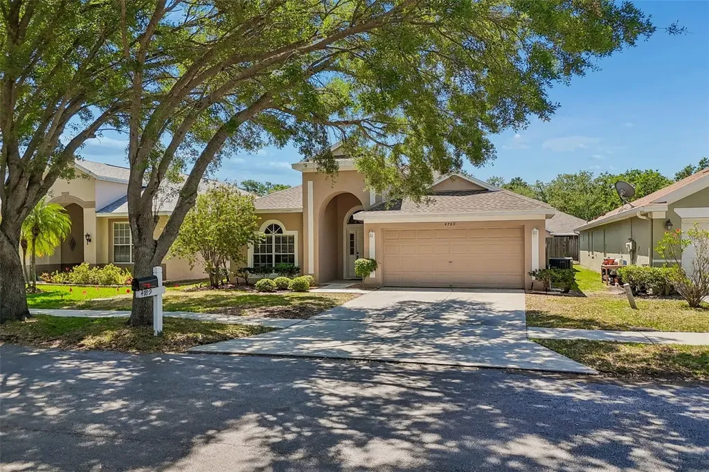 4789 Whispering Wind Avenue Tampa FL 33614