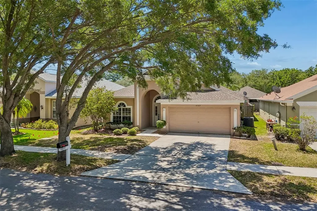 4789 Whispering Wind Avenue Tampa FL 33614