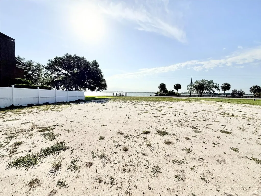 3155 Lakeshore Drive Mount Dora FL 32757