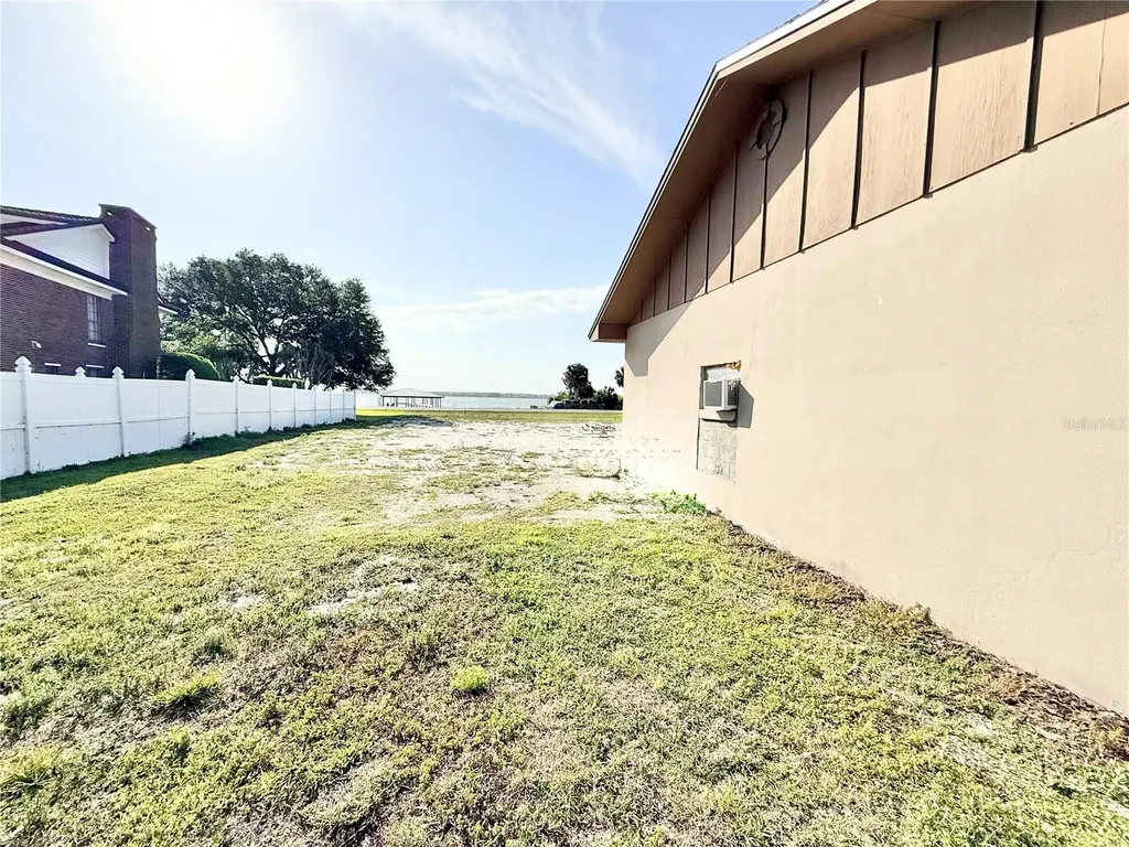 3155 Lakeshore Drive Mount Dora FL 32757