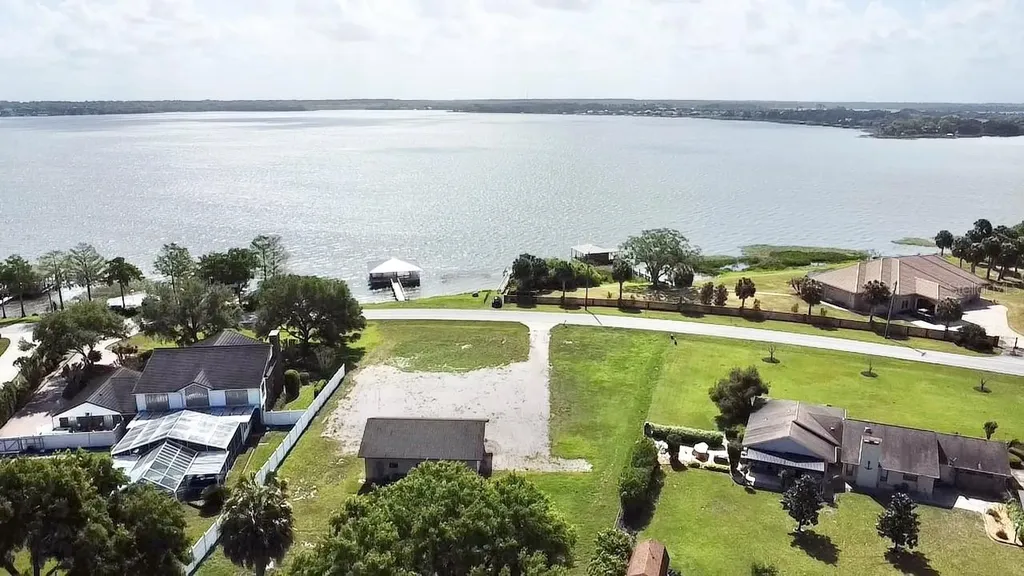 3155 Lakeshore Drive Mount Dora FL 32757