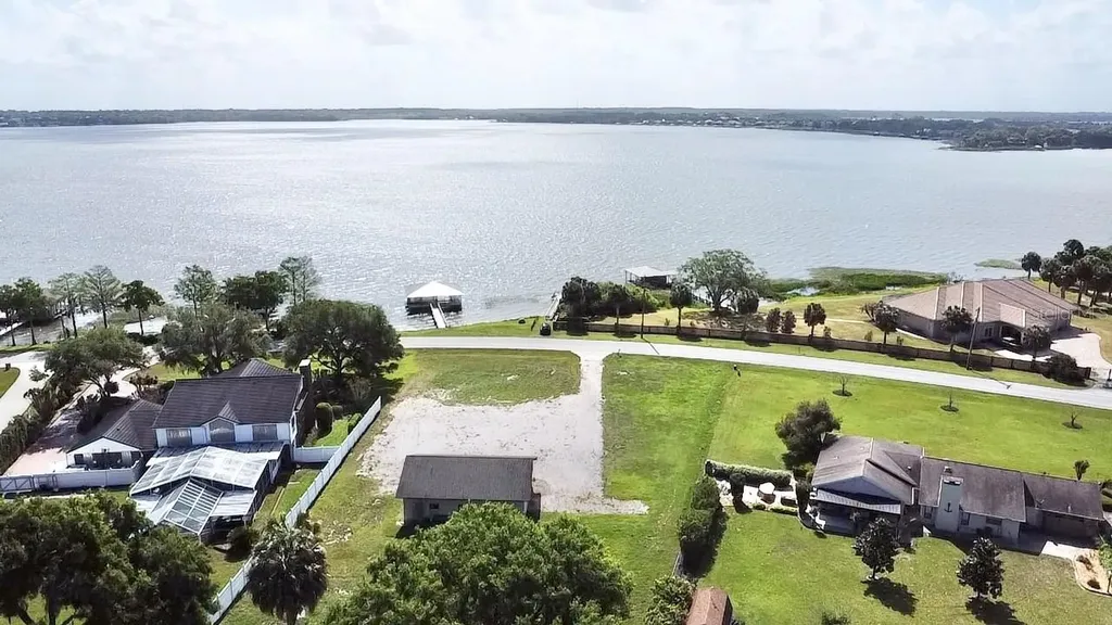 3155 Lakeshore Drive Mount Dora FL 32757