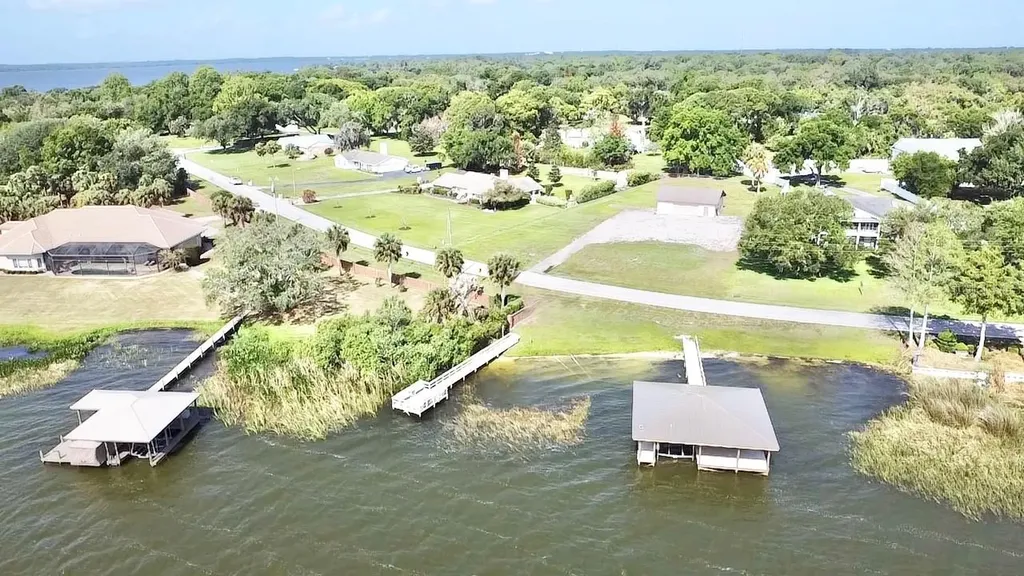 3155 Lakeshore Drive Mount Dora FL 32757