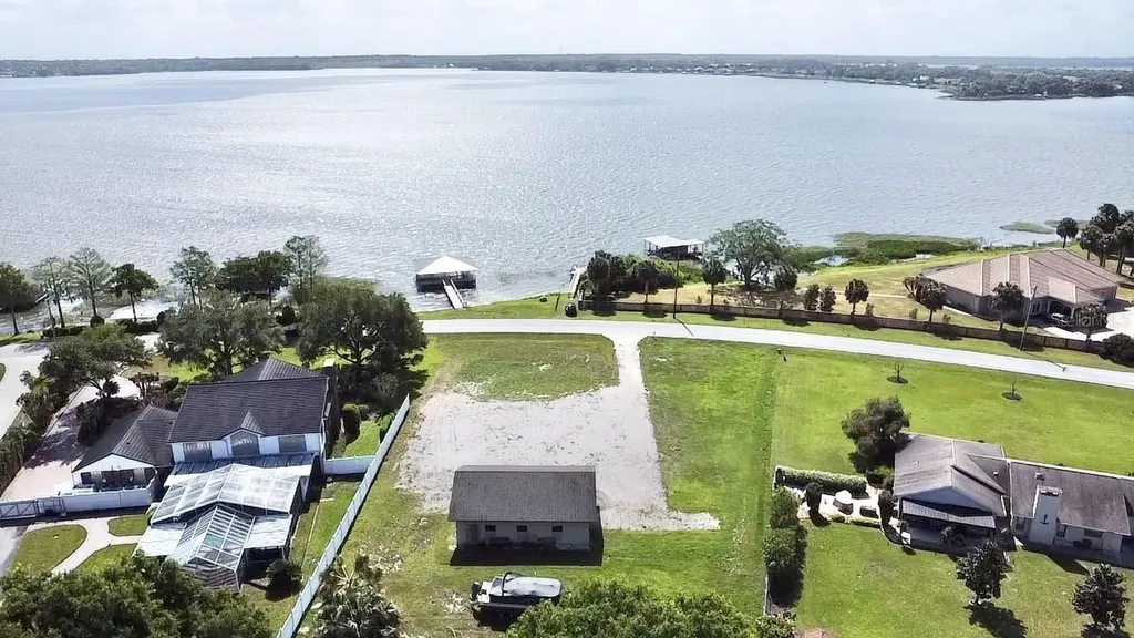3155 Lakeshore Drive Mount Dora FL 32757