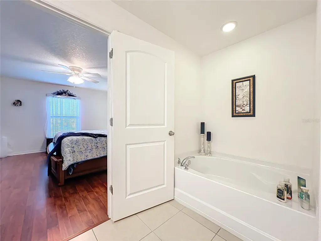 817 Laurel View Way Groveland FL 34736