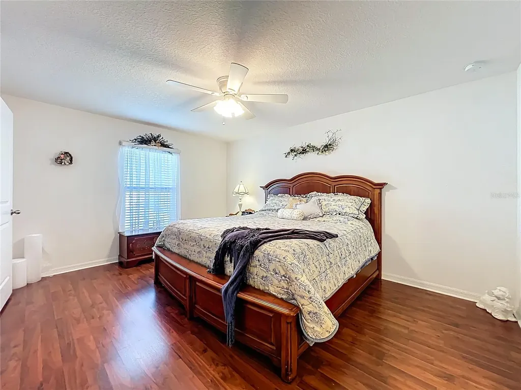 817 Laurel View Way Groveland FL 34736