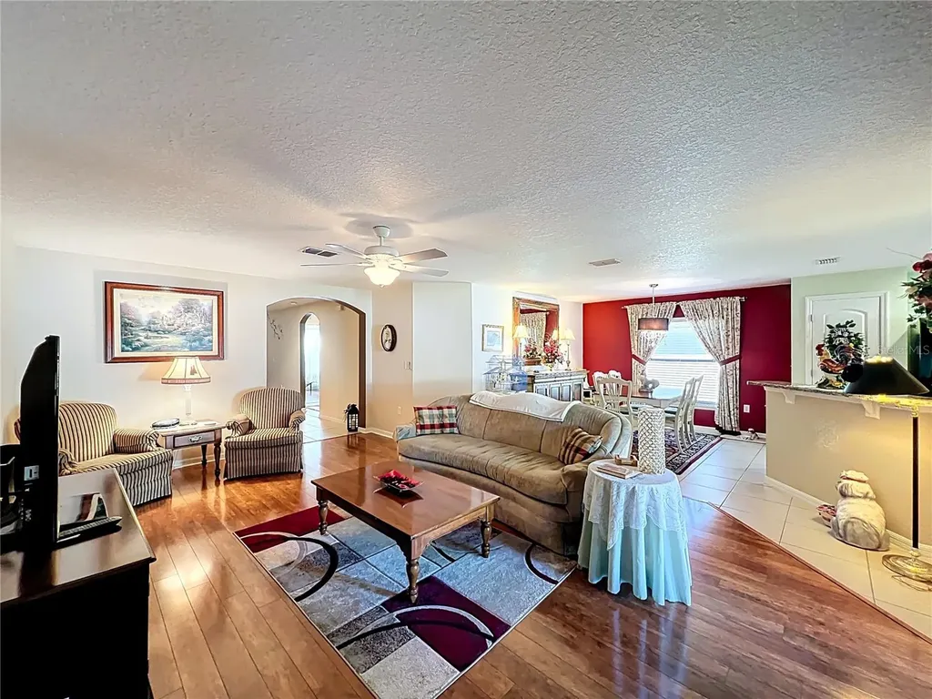 817 Laurel View Way Groveland FL 34736