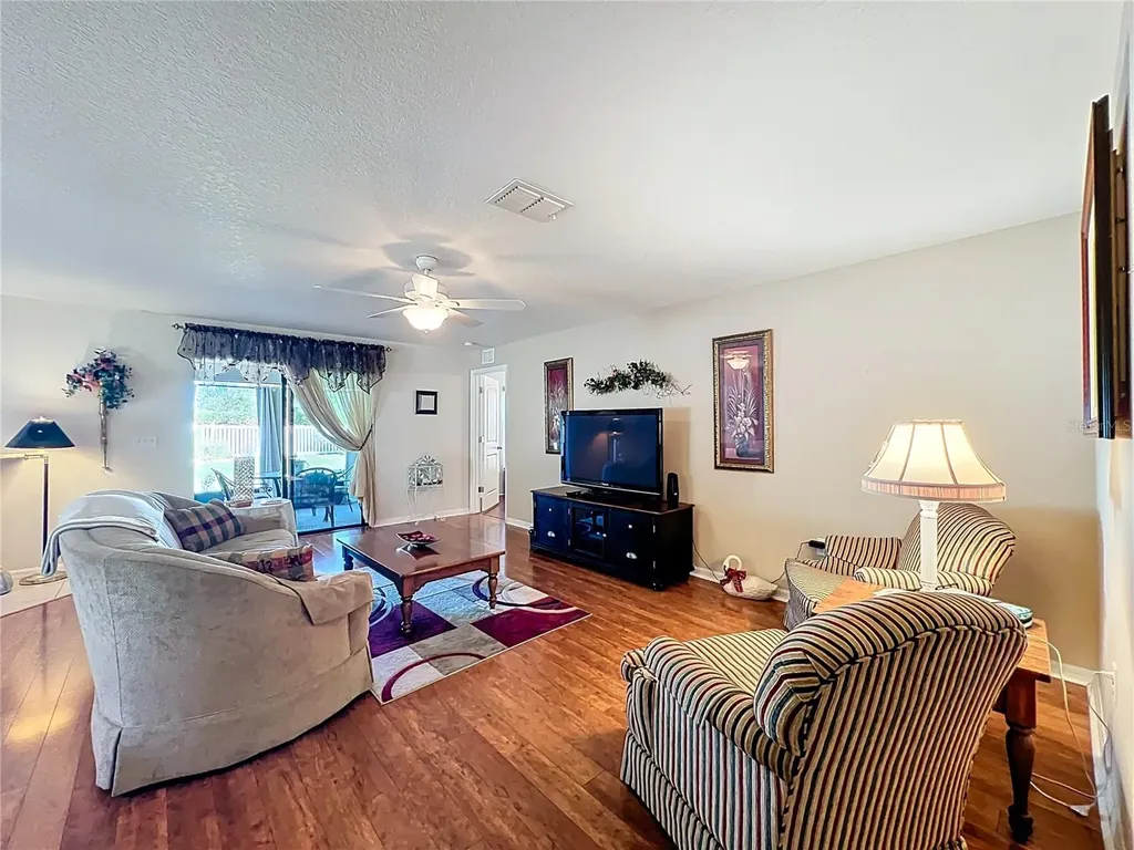 817 Laurel View Way Groveland FL 34736