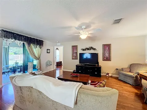 817 Laurel View Way Groveland FL 34736