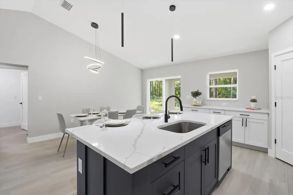 1940 W Quaker Lane Citrus Springs FL 34434