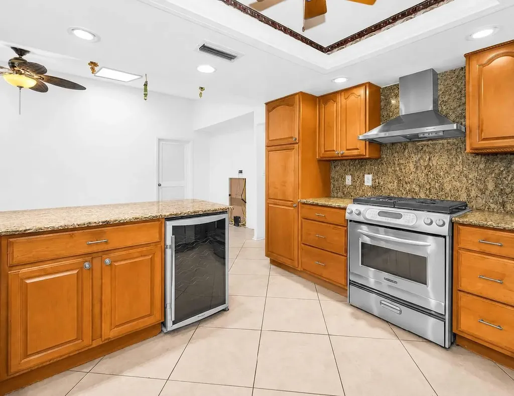 760 Village Way Palm Harbor FL 34683