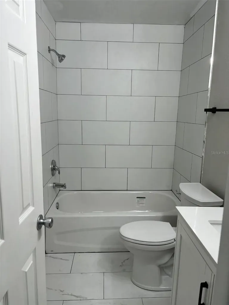 7621 Colonial Court Tampa FL 33615