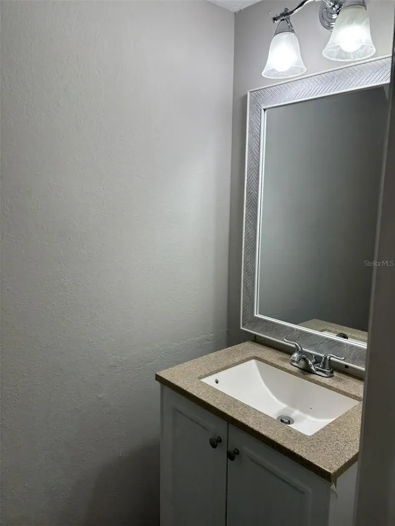 7621 Colonial Court Tampa FL 33615