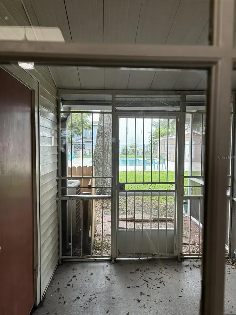 7621 Colonial Court Tampa FL 33615